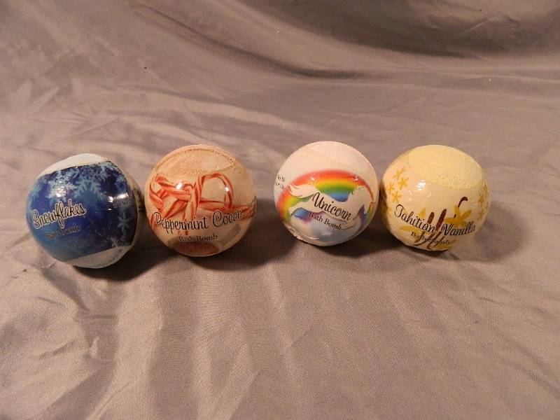 lot 68 image: 4 New Primal Elements Bath Bombs