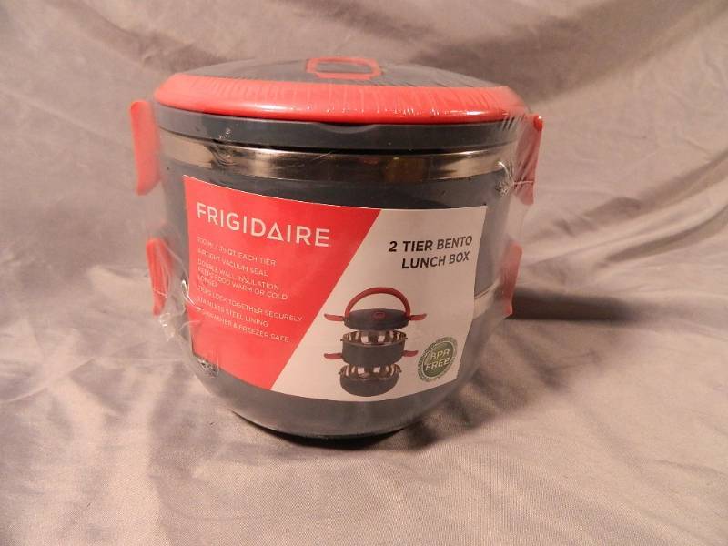 lot 79 image: New Frigidaire 2 Tier Bento Lunchbox