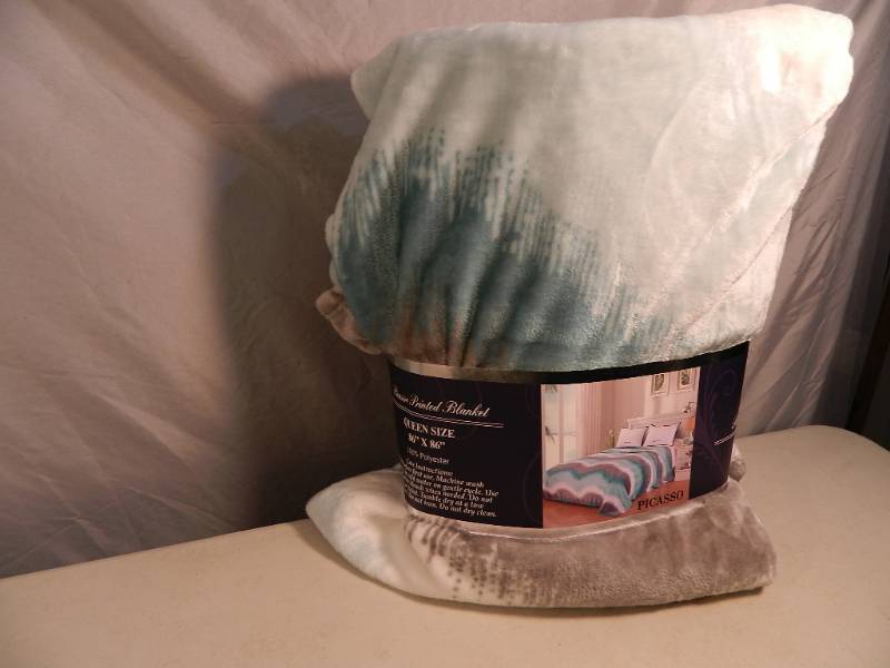 lot 82 image: New Super Soft Queen Size Blanket