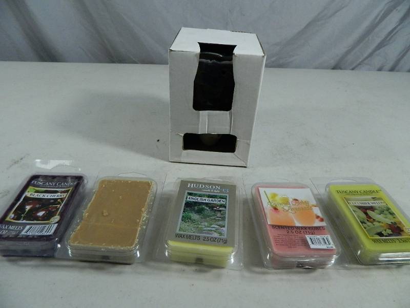 lot 100 image: New Wax Warmer and Scented Wax