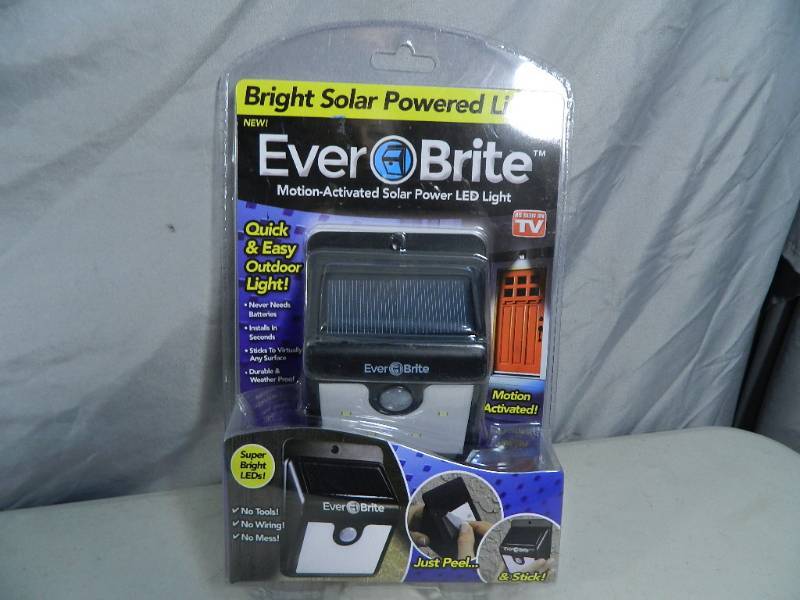 lot 114 image: New Ever Brite Solar Light