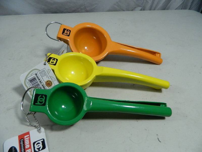 lot 122 image: 3 New Citrus Juicers