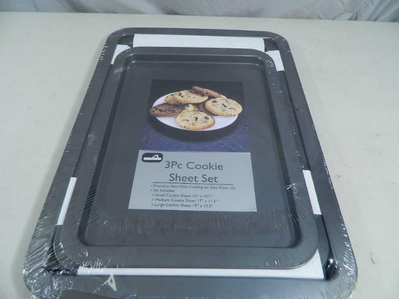 lot 130 image: New 3 Piece Cookie Sheet Set