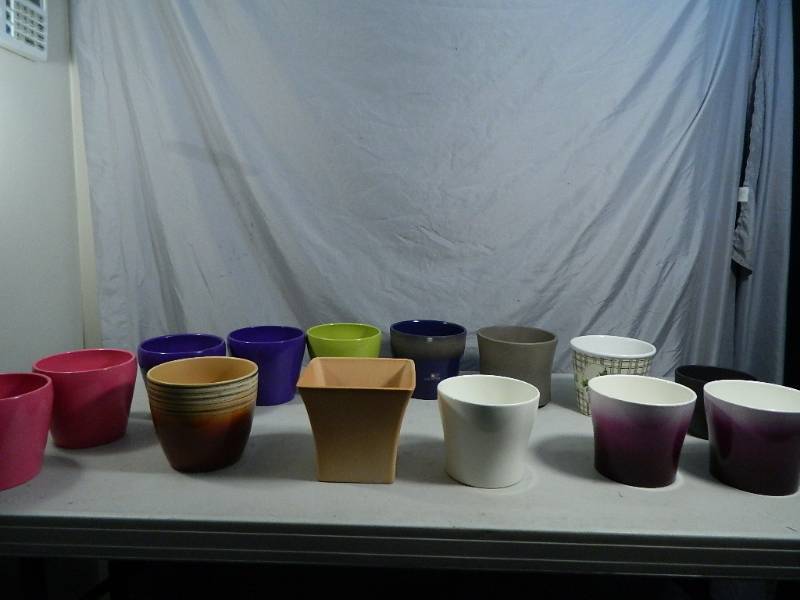 lot 138 image: 14 New Small Planters