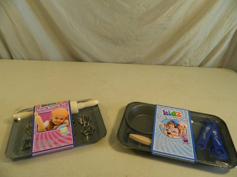 lot 148 image: 2 New Kids Baking Sets