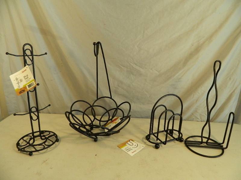 lot 154 image: New Black Metal Kitchenware