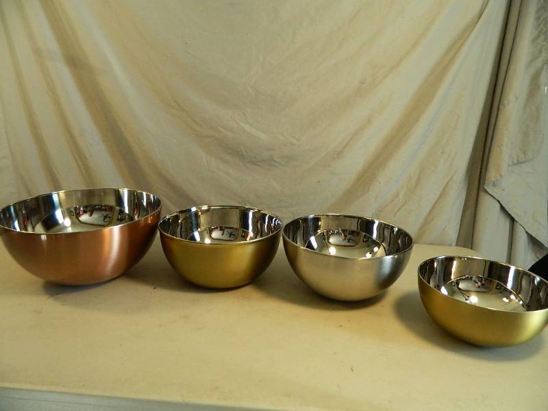 lot 166 image: New 4 Piece Metal Bowl Set