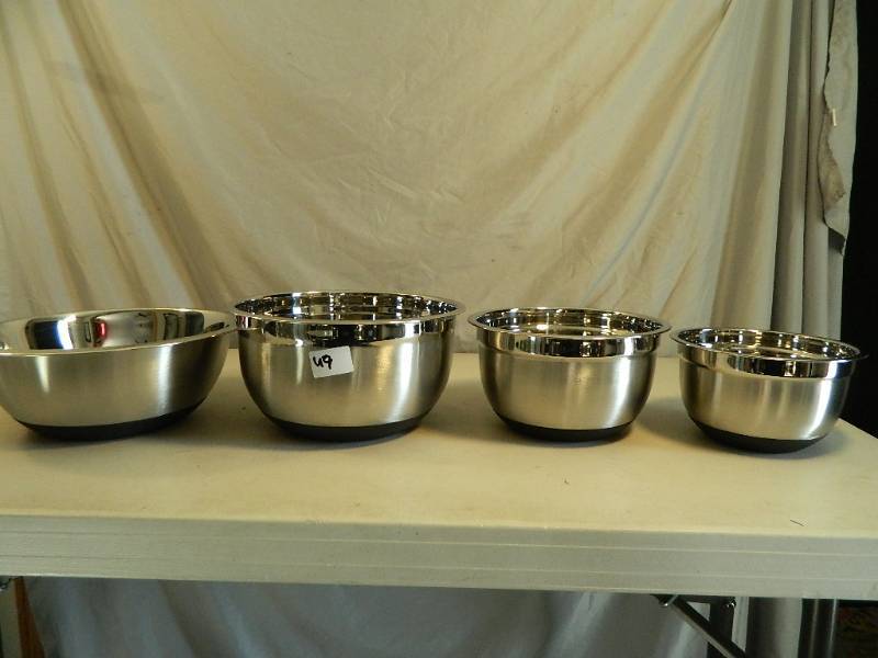 lot 174 image: New Mixing Bowl Set