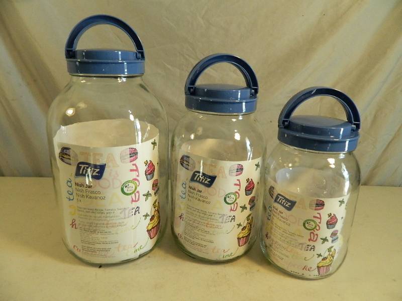 lot 175 image: New Glass Tea Jar Set with Handles