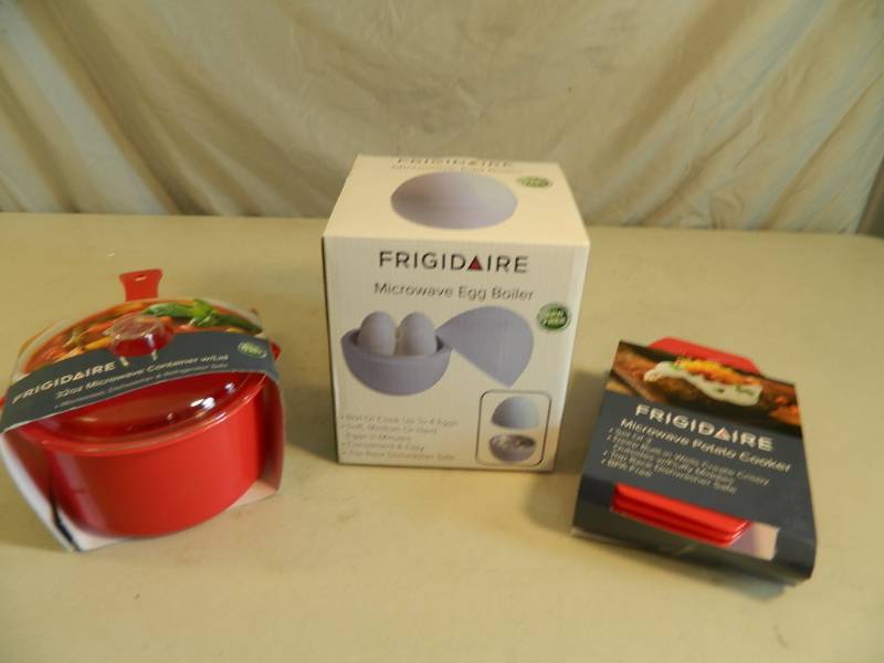lot 181 image: New Frigidaire Microwave Items