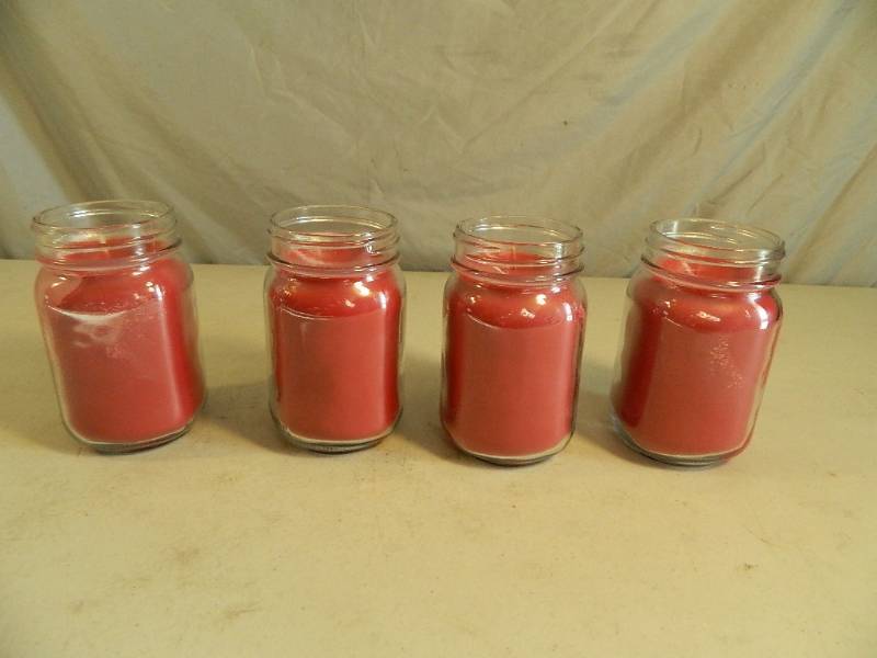 lot 186 image: 4 New Mason Jar Candles