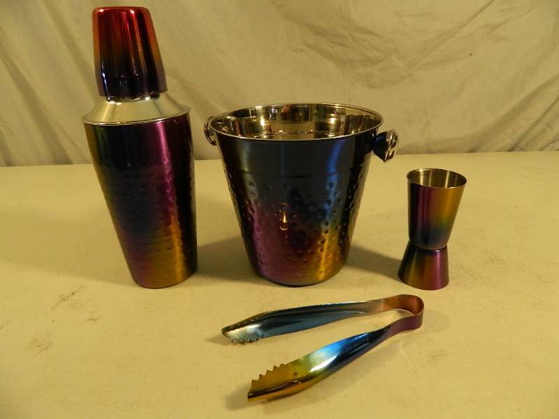 lot 191 image: New Mermaid Metal Bar Set