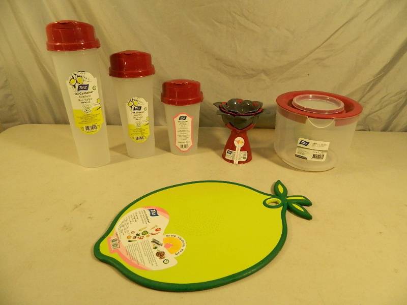 lot 193 image: New Kitchen Items