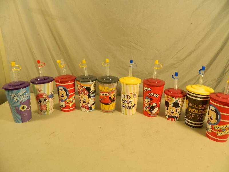 lot 199 image: 10 New Kids Cups with Lids and Straws