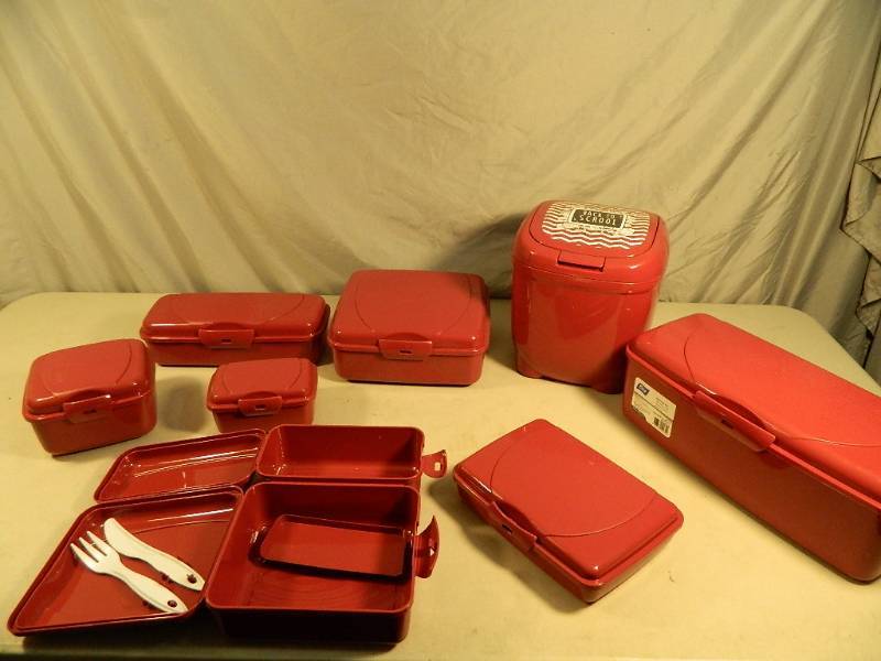 lot 207 image: 8 New Food Storage Containers and More
