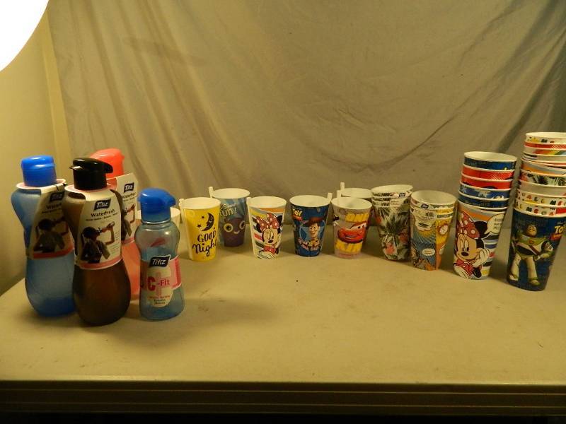lot 211 image: New Water Bottles and Cups