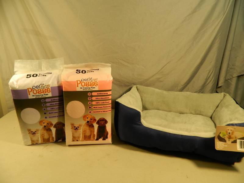 lot 214 image: New Pet Bed and 100 New Training Pads