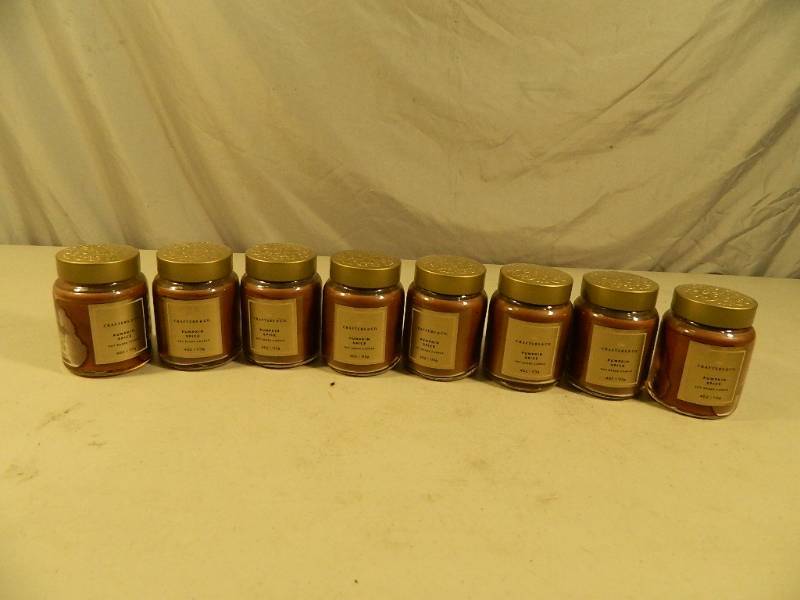 lot 215 image: 8 New Soy Based Candles