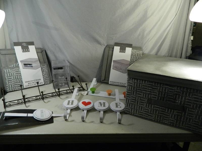 lot 246 image: New Elle Organizers and More