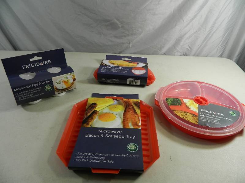 lot 249 image: New Frigidaire Microwave Items