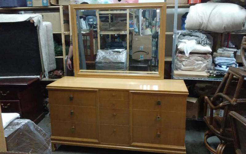 Mahogany King Size Bedroom Set Blonde Color Headboard Dresser