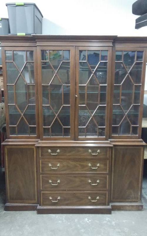 2-Piece Hutch (Virginia Galleries Henkel-Harris)