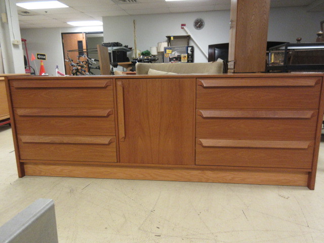 lot 607 image: 6 DRAWER SCANDINAVIAN STYLE DRESSER