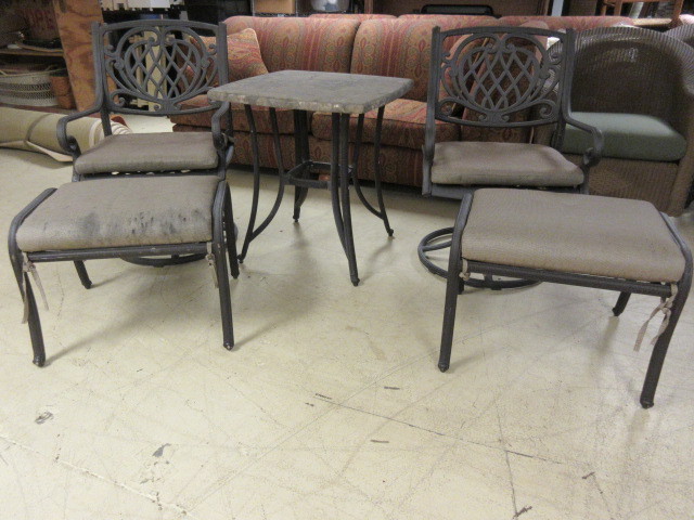 lot 618 image: PATIO SET