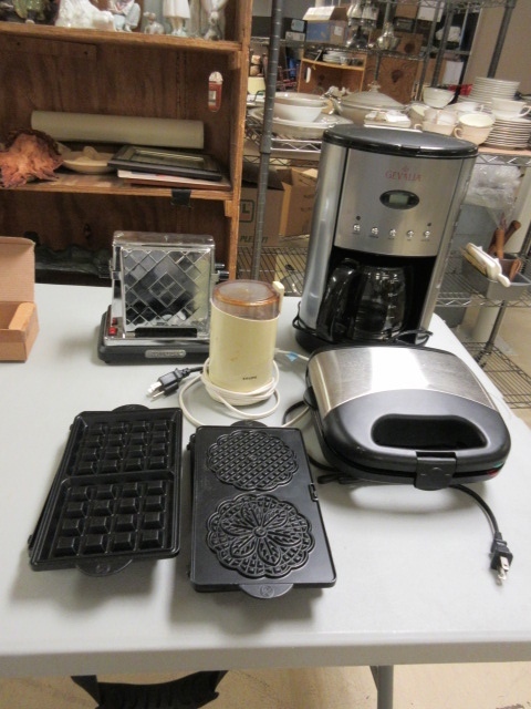 lot 624 image: COFFEE AND BREAKFAST APPLIANCES