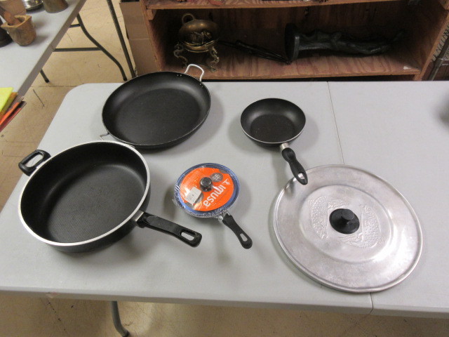 lot 633 image: COOKWARE