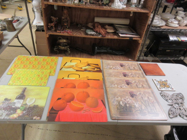 lot 635 image: CUTTING BOARDS, PLACEMATS, TRIVETS