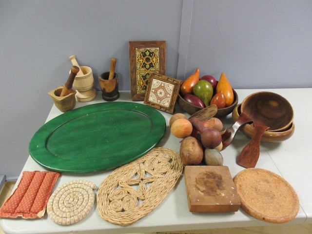 lot 637 image: MORTAR & PESTLES, TRIVETS, MORE