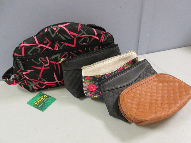 lot 645 image: EXCLUSIVE COLUMBIAN MADE MACOLY TRAVEL BAGS
