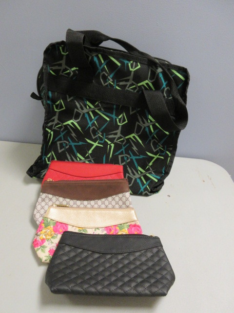lot 646 image: EXCLUSIVE, COLUMBIAN MADE, MACOLY BAGS