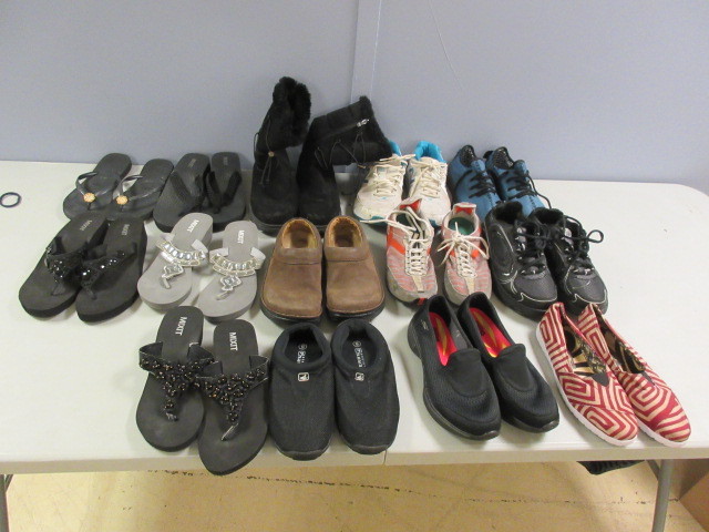 lot 653 image: ATHLETIC SHOES, BOOTS, SANDALS