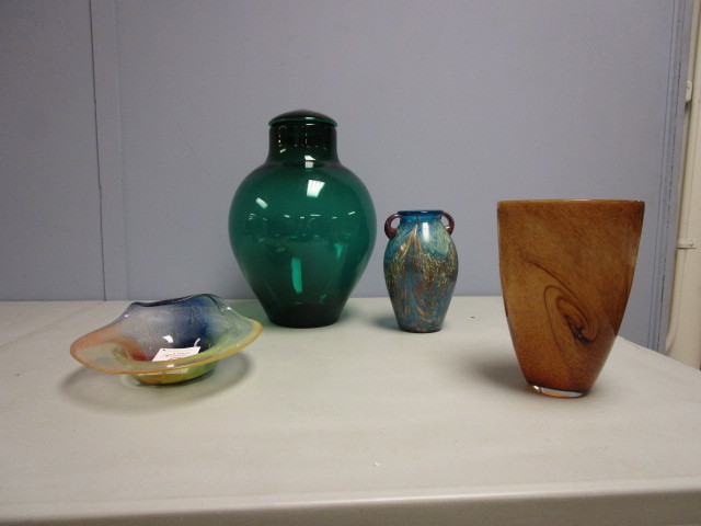 lot 680 image: MURANO STYLE GLASS AND HAND BLOWN GLASS