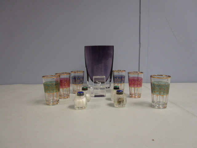 lot 681 image: INTERNATIONAL ART GLASS