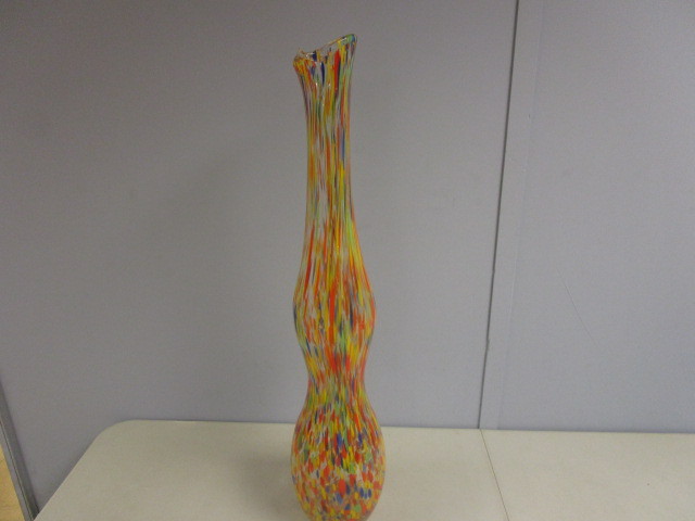 lot 682 image: MOUTH BLOWN ART GLASS
