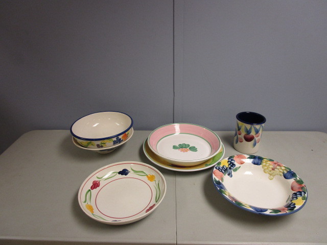 lot 686 image: ITALIAN MADE BOWLS AND PLATTERS