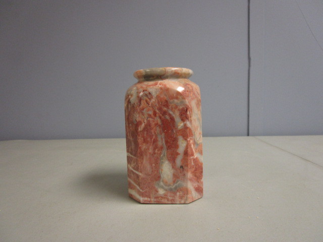 lot 689 image: PAKASTANI MADE ALABASTER VASE