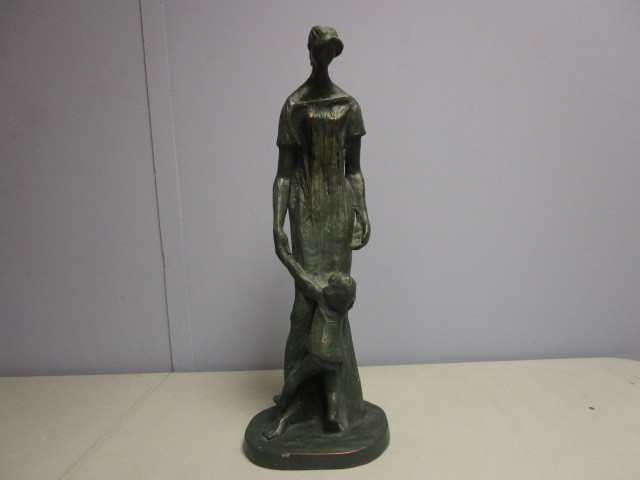 lot 692 image: MOTHER AND CHILD SCULPTURE