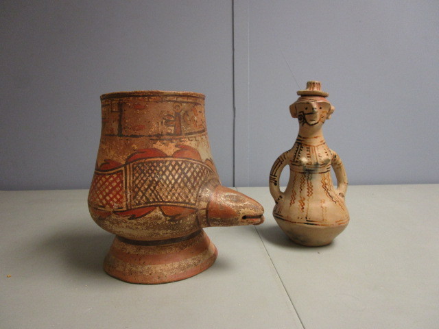 lot 704 image: PRIMITIVE SOUTH AMERICAN POTTERY