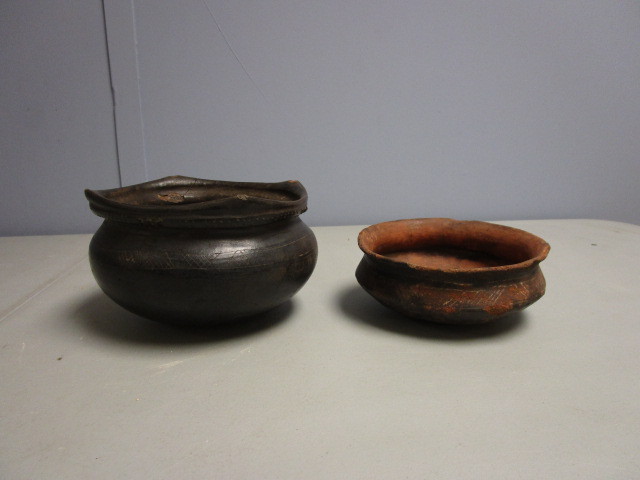 lot 706 image: VERY OLD SOUTH AMERICAN POTTERY BOWLS