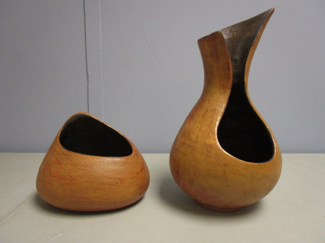 lot 708 image: HAND MADE COLUMBIA POTTERY