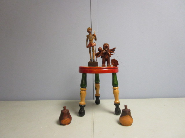 lot 712 image: DON QUIXOTE AND OTHER SO. AMERICAN WOODEN OBJECTS