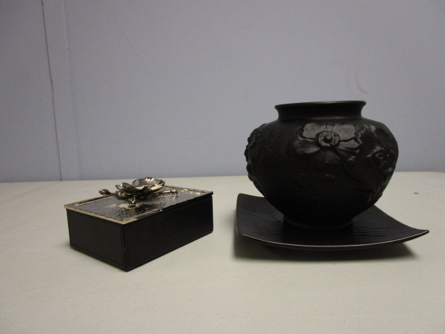 lot 727 image: ARTIST CREATED BOX, VASE AND PLATE