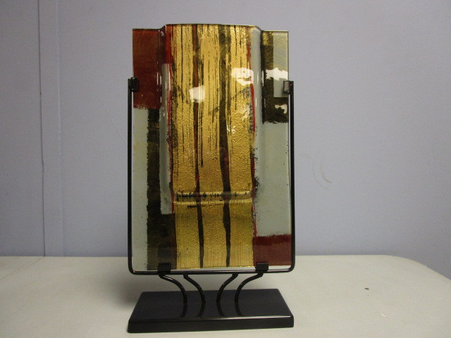 lot 731 image: ART GLASS VASE WITH STAND