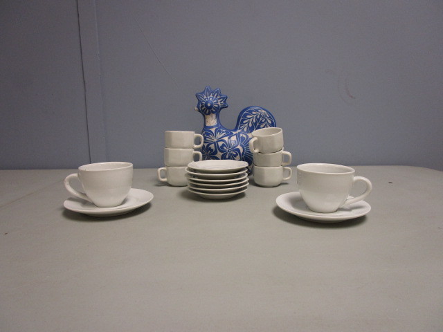 lot 732 image: CHILEAN CHICKEN AND COFFEE AND ESPRESSO SETS