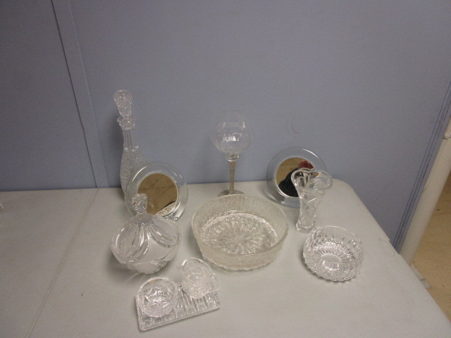 lot 745 image: ASSORTED CRYSTAL