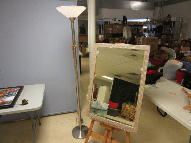 lot 756 image: FLOOR LAMP